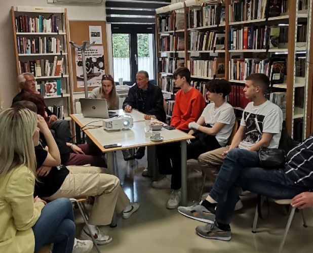 Demokratizacija kulture sjećanja - Zidne novine u Kninu